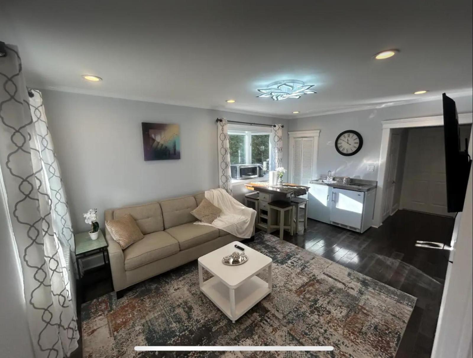 Private Suite In Huntington Station المظهر الخارجي الصورة
