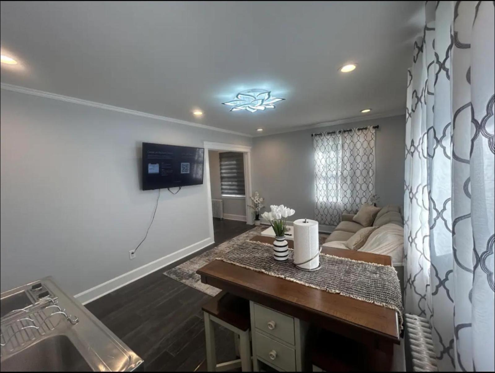 Private Suite In Huntington Station المظهر الخارجي الصورة